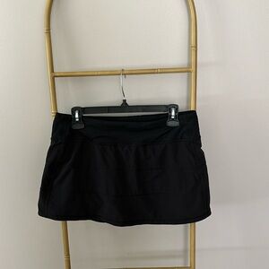 Lululemon Black skort.